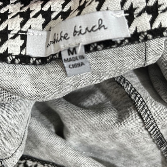 White Birch Women’s Black & White Houndstooth Macarena Shorts w/ Scallop Hems M - Picture 4 of 6